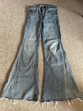 American Eagle Outfitters Women's Faded Blue Flared Jeans